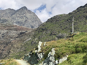 La Croce di legno prima dell'Alpe Gembr