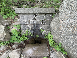 La fontana in riva al Lago Santo