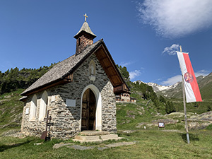 La Chiesetta di fronte al Rifugio Corsi