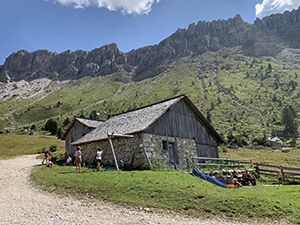 Baite-stalle nei pressi della Malga Gampen