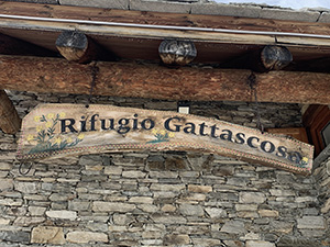 Insegna del Rifugio Gattascosa