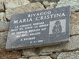 La targa del Bivacco Maria Cristina