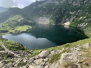 Il Lago della Vecchia visto dal sentiero che sale al Colle della Vecchia