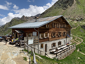 Il retro del Rifugio Martello