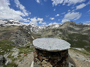 Ruota di pietra con il nome dei monti che possiamo vedere