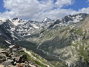 Panorama sulle cime e sulla valle