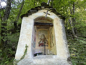 Cappella con affresco raffigurante Ges che cade sotto il peso della croce